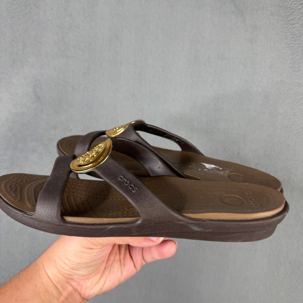 Crocs Sanrah Metal Block Flat Flip Flop Sandals Espresso Gold Women Size 9